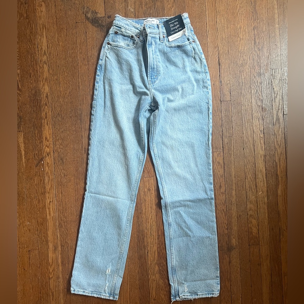 NWT Abercrombie Curve Love Ultra High Rise 90s Straight Jeans